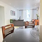 Great 3Br Apartment- Only 2 Blocks From The Beach!