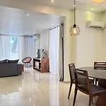 Great 3Br Apartment- Only 2 Blocks From The Beach!
