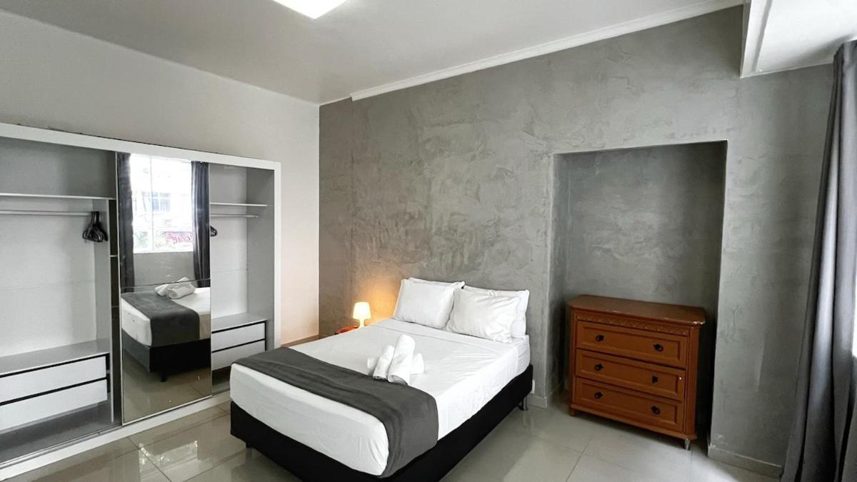 Great 3br Apartment- Only 2 Blocks From The Beach! Apartamento *