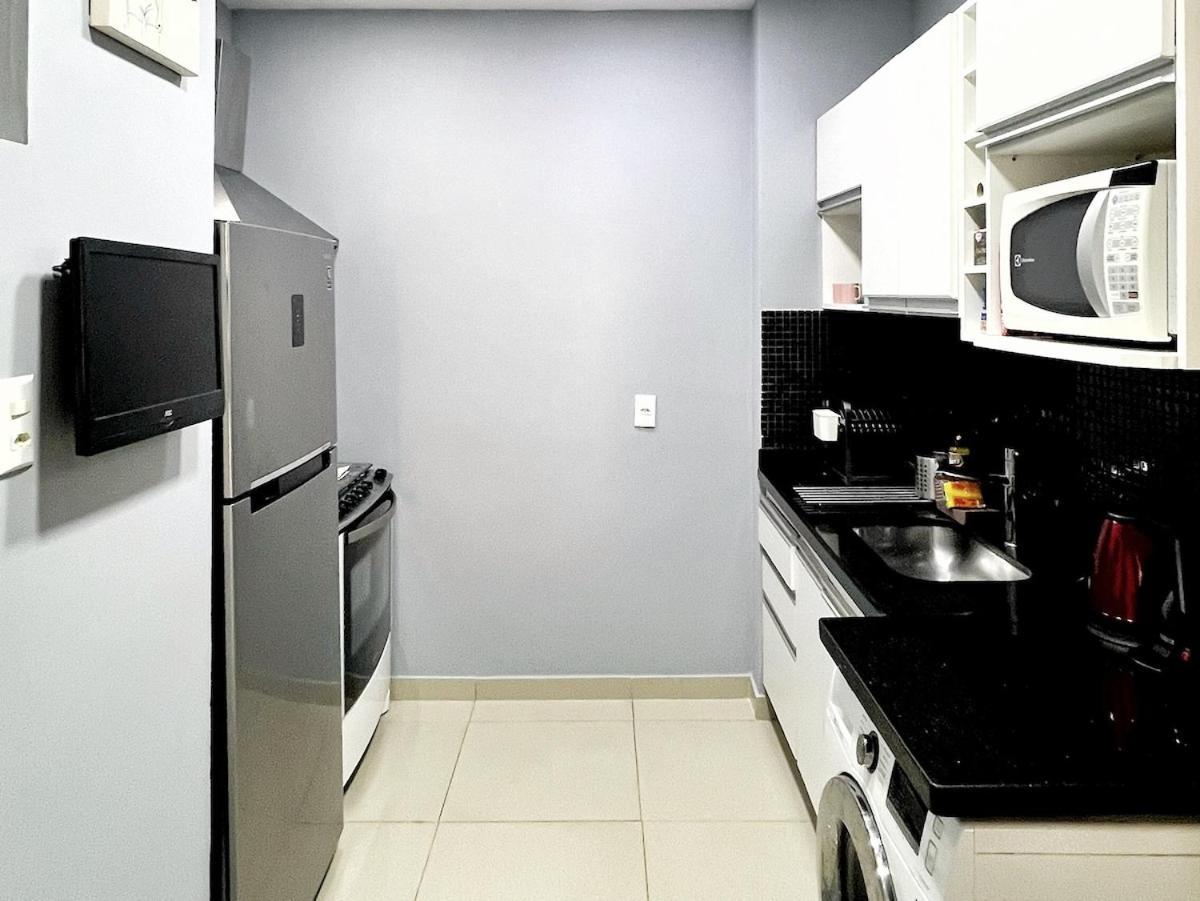 Great 3br Apartment- Only 2 Blocks From The Beach!