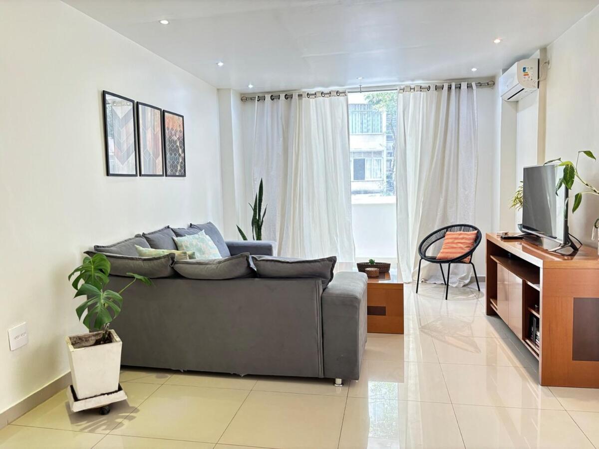 Great 3br Apartment- Only 2 Blocks From The Beach! Apartamento Río de Janeiro