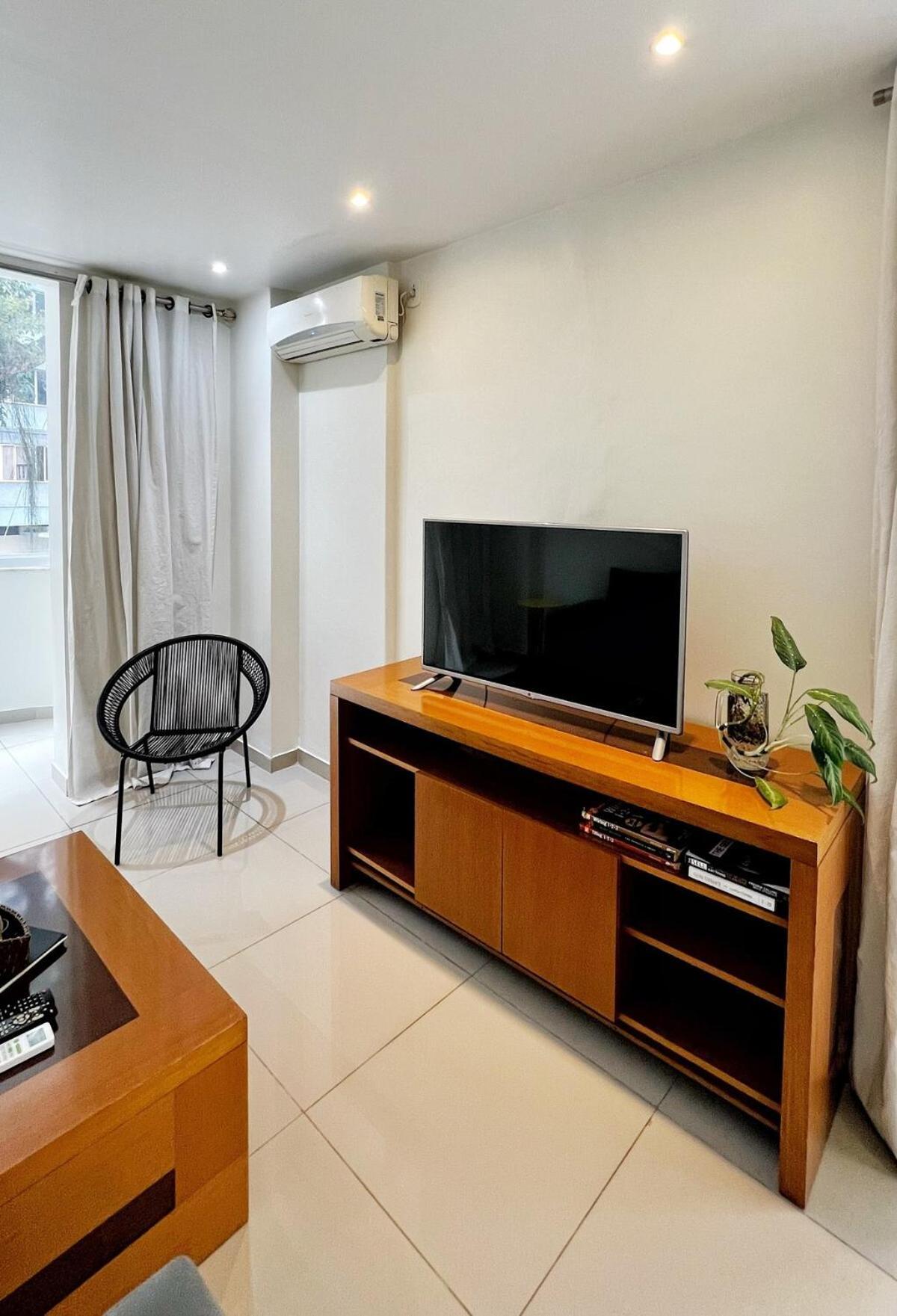Great 3br Apartment- Only 2 Blocks From The Beach! Río de Janeiro
