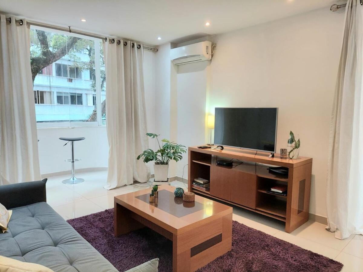 Great 3br Apartment- Only 2 Blocks From The Beach!